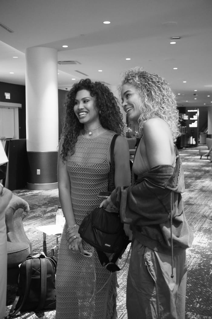 Leyna Bloom and Jasmine Sanders